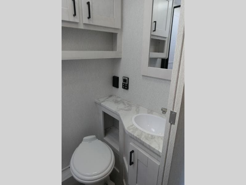 2024 East to West 2024 East to West Entrada - thumbnail 15