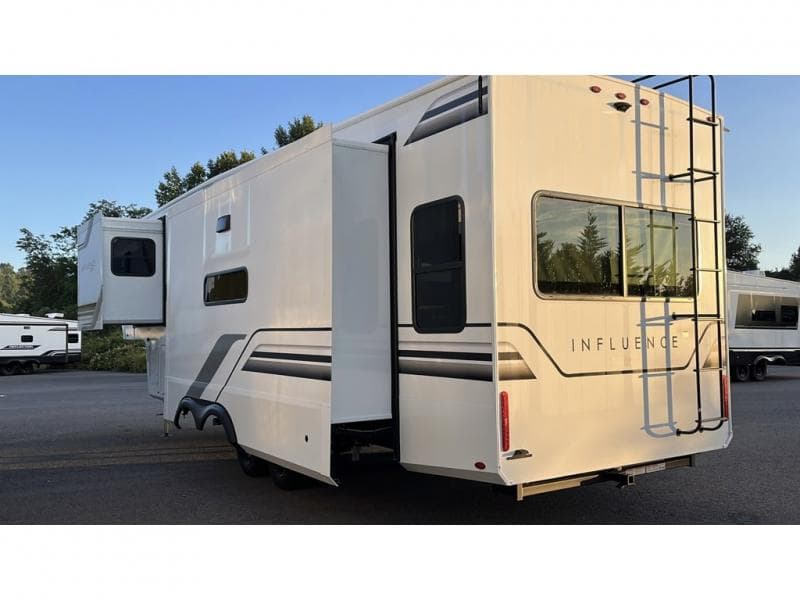 2026 Grand Design 2026 Grand Design Influence - thumbnail 4