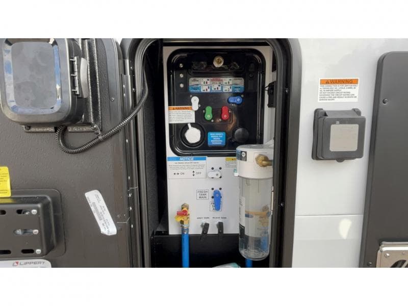 2026 Grand Design 2026 Grand Design Momentum - thumbnail 8