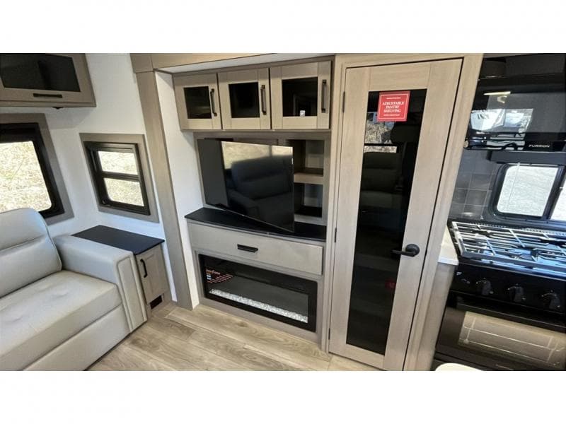 2026 Grand Design 2026 Grand Design Reflection - thumbnail 9