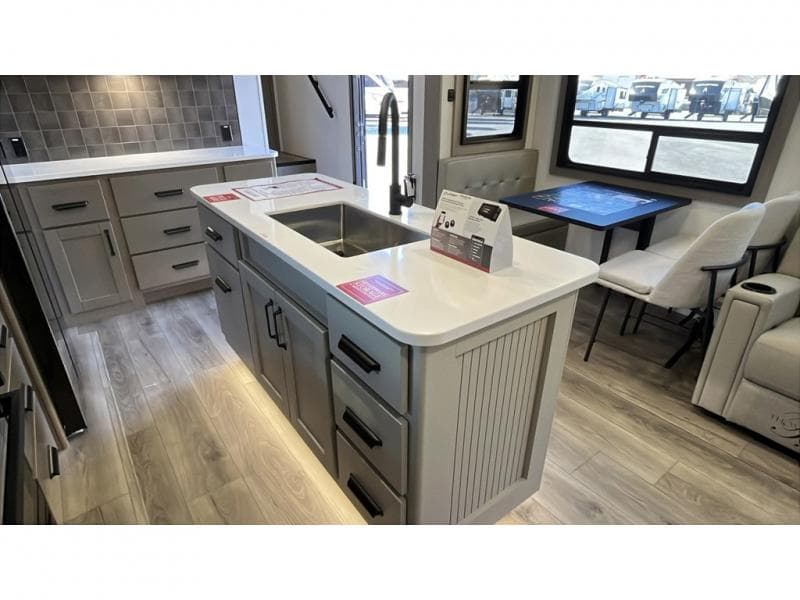 2026 Grand Design 2026 Grand Design Reflection - thumbnail 12