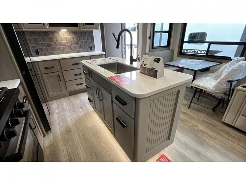 2026 Grand Design 2026 Grand Design Reflection - thumbnail 14