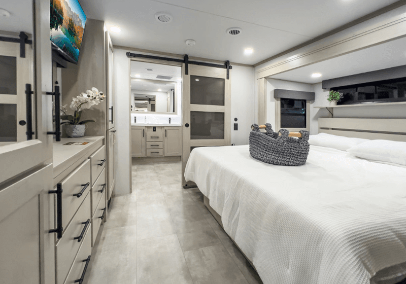 2025 Grand Design 2025 Grand Design Solitude - thumbnail 35