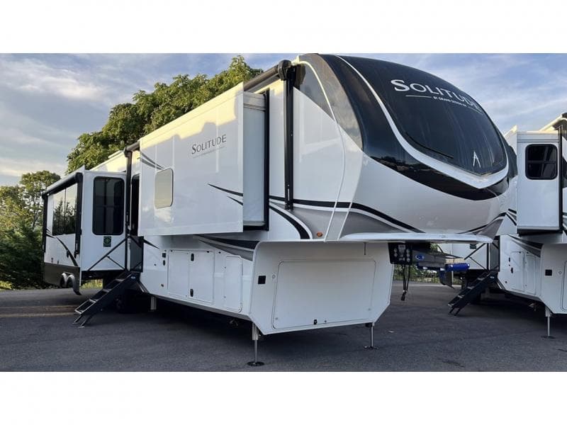2026 Grand Design 2026 Grand Design Solitude - thumbnail 3