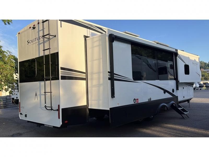 2026 Grand Design 2026 Grand Design Solitude - thumbnail 4
