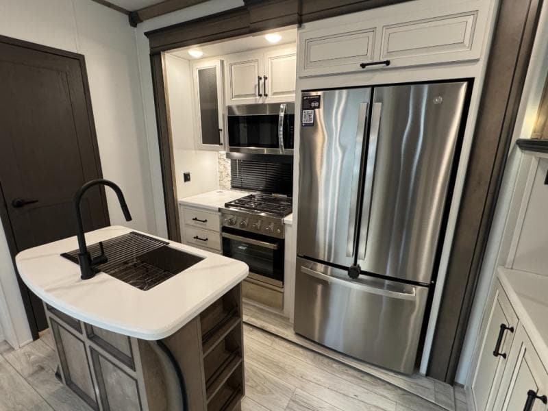 2024 Keystone RV 2024 Keystone RV Montana - thumbnail 14