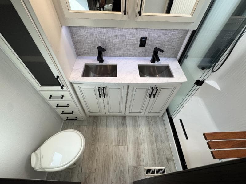 2024 Keystone RV 2024 Keystone RV Montana - thumbnail 23