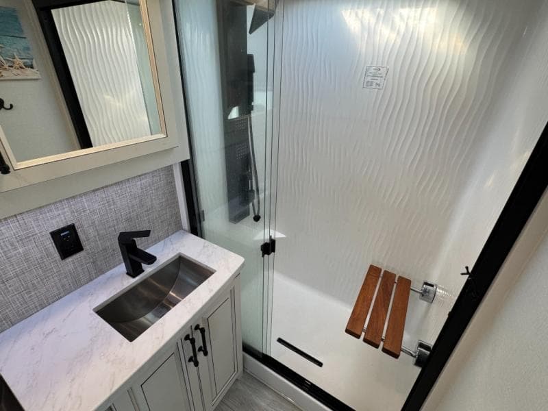 2024 Keystone RV 2024 Keystone RV Montana - thumbnail 24