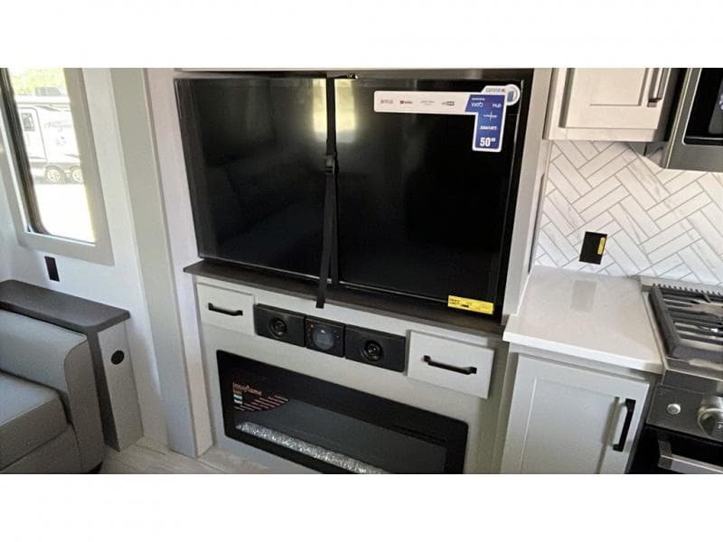 2025 Keystone RV 2025 Keystone RV Montana High Country - thumbnail 13