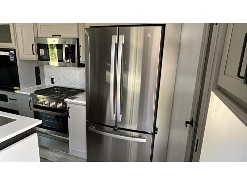 2025 Keystone RV 2025 Keystone RV Montana High Country - thumbnail 17