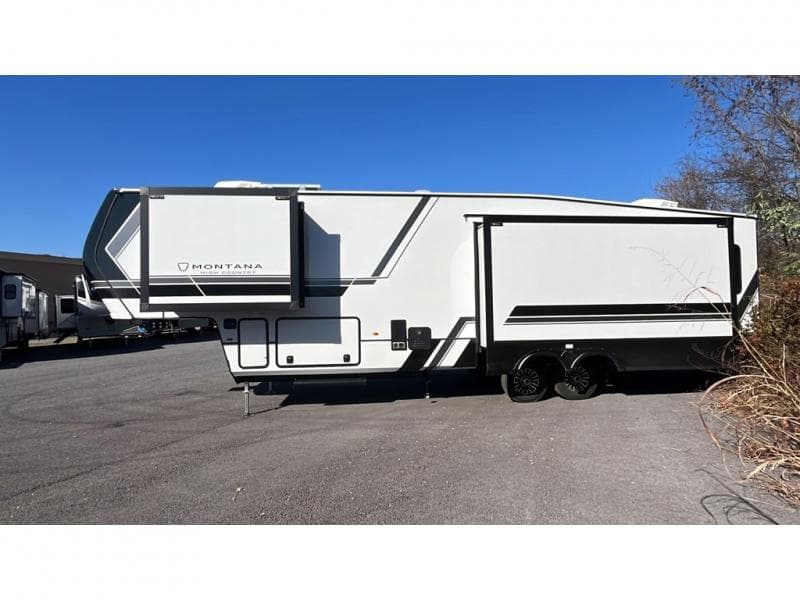 2026 Keystone RV 2026 Keystone RV Montana High Country - thumbnail 4