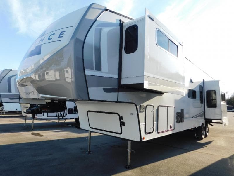 2025 Alliance RV 2025 Alliance RV Avenue - thumbnail 3