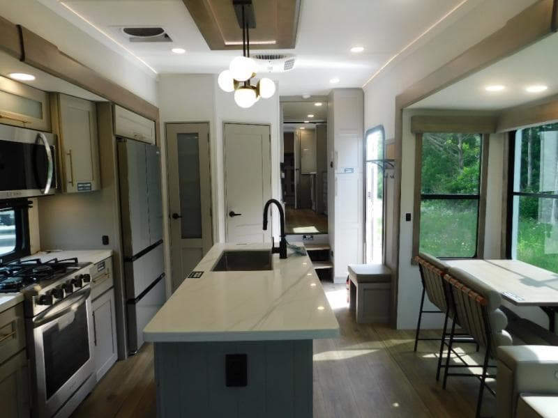 2025 Alliance RV 2025 Alliance RV Paradigm - thumbnail 11