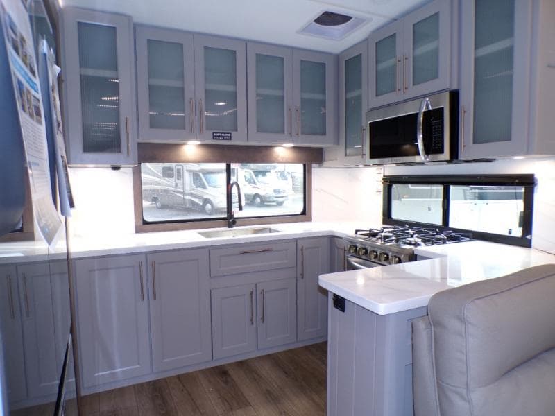 2026 Alliance RV 2026 Alliance RV Paradigm - thumbnail 24