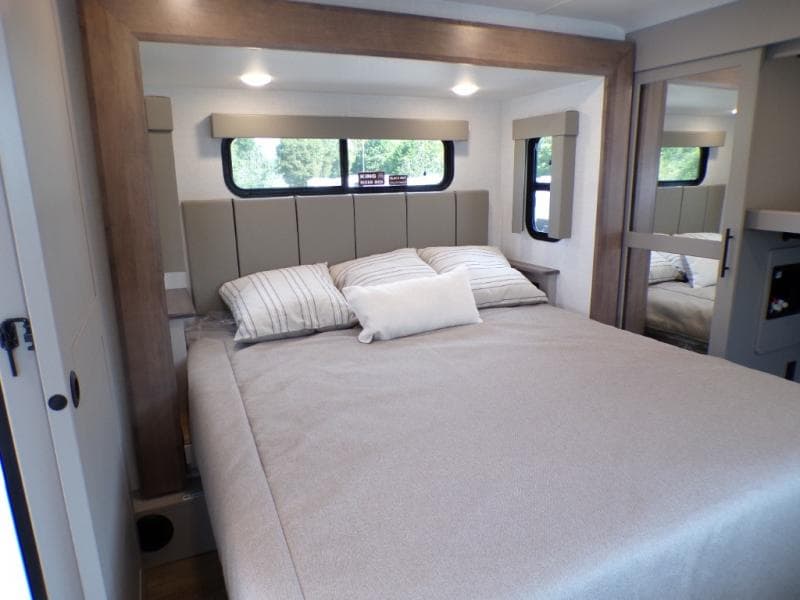 2026 Alliance RV 2026 Alliance RV Valor - thumbnail 35