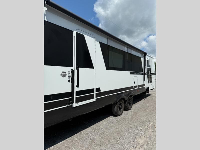 2026 Brinkley RV 2026 Brinkley RV Model IX - thumbnail 5