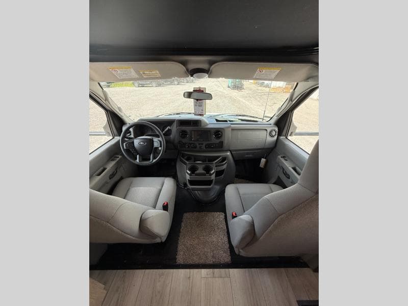 2026 Coachmen 2026 Coachmen Leprechaun - thumbnail 19