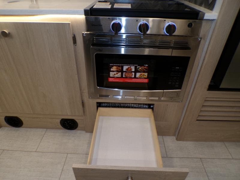 2026 Coachmen 2026 Coachmen Leprechaun - thumbnail 36