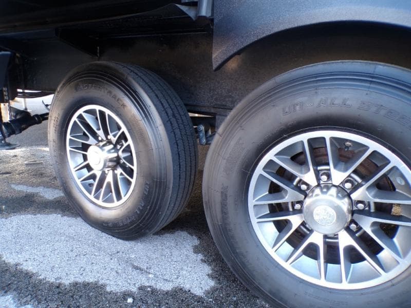 2023 Dutchmen 2023 Dutchmen Voltage - thumbnail 7