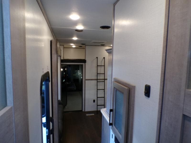 2023 Dutchmen 2023 Dutchmen Voltage - thumbnail 15