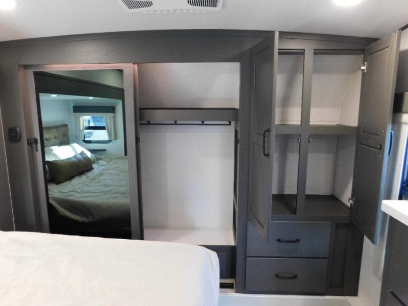 2025 Forest River 2025 Forest River Flagstaff Classic - thumbnail 17