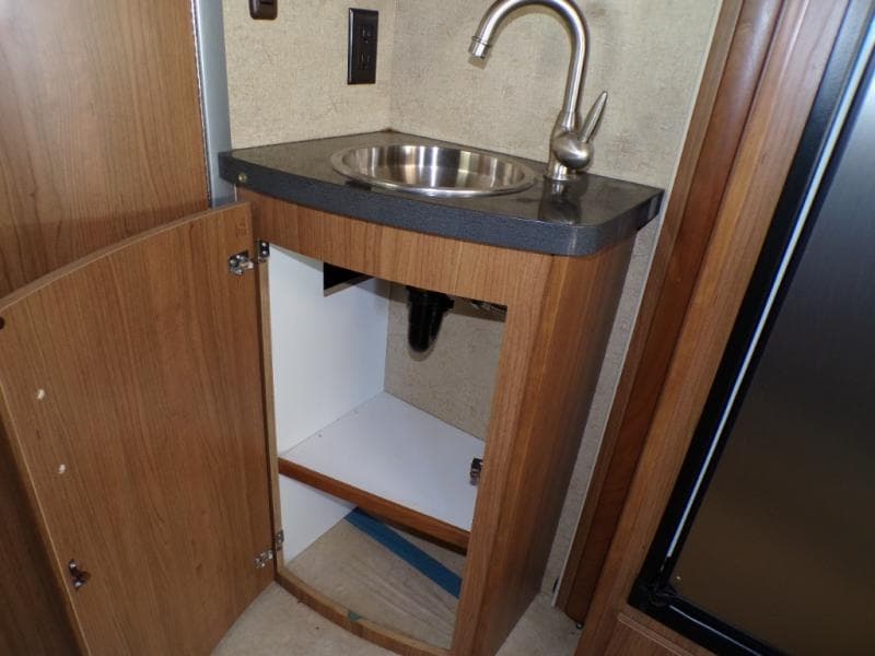 2015 Itasca 2015 Itasca Navion - thumbnail 44