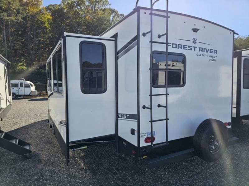 2026 East to West 2026 East to West Alta - thumbnail 5