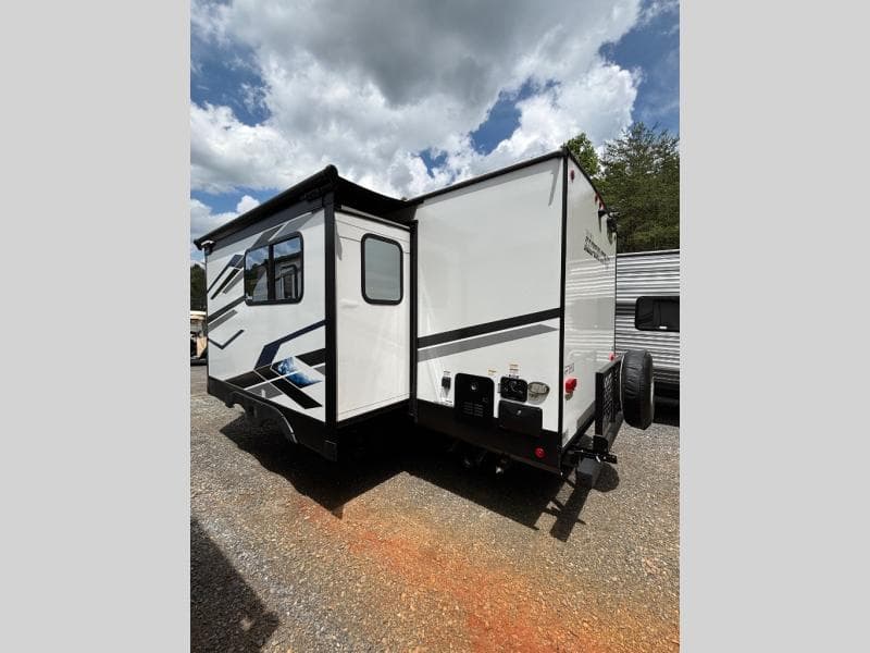 2024 Forest River 2024 Forest River Cherokee Alpha Wolf - thumbnail 5