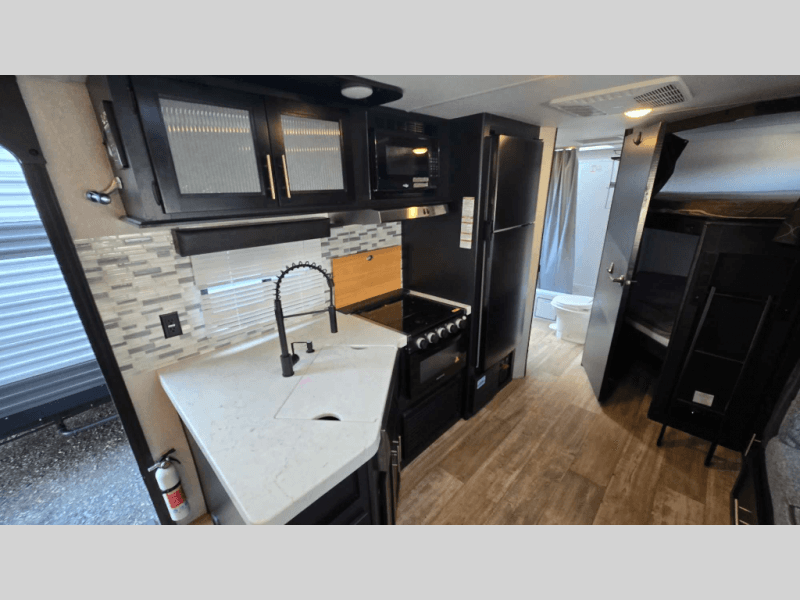 2022 Forest River 2022 Forest River Cherokee Grey Wolf - thumbnail 11