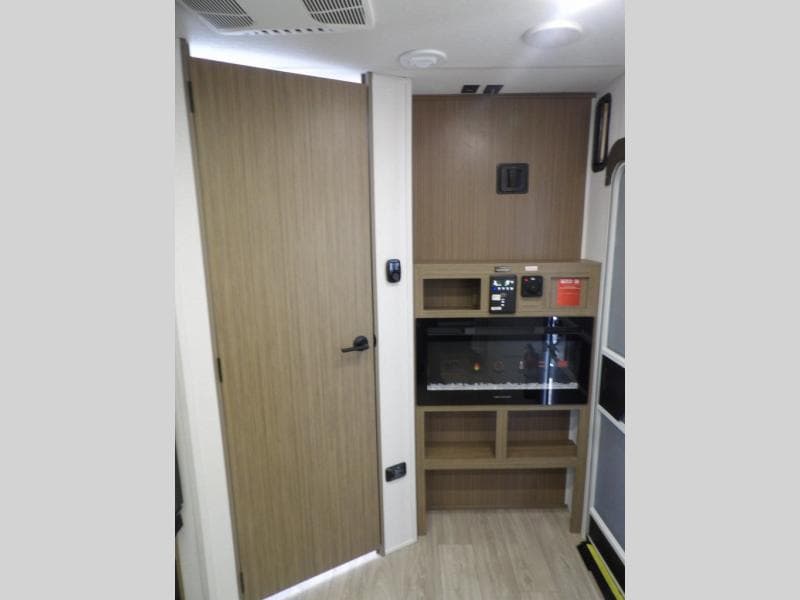 2026 Forest River 2026 Forest River Wildwood Fsx Toy Hauler - thumbnail 11