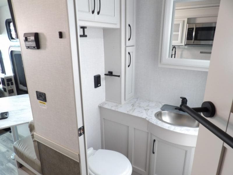 2024 Holiday Rambler 2024 Holiday Rambler Admiral - thumbnail 16