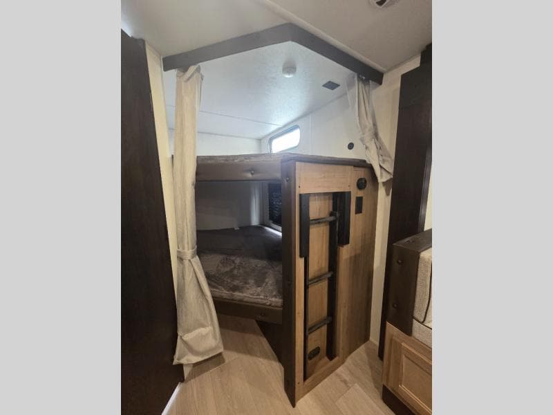 2025 Forest River 2025 Forest River Cherokee Grey Wolf - thumbnail 17