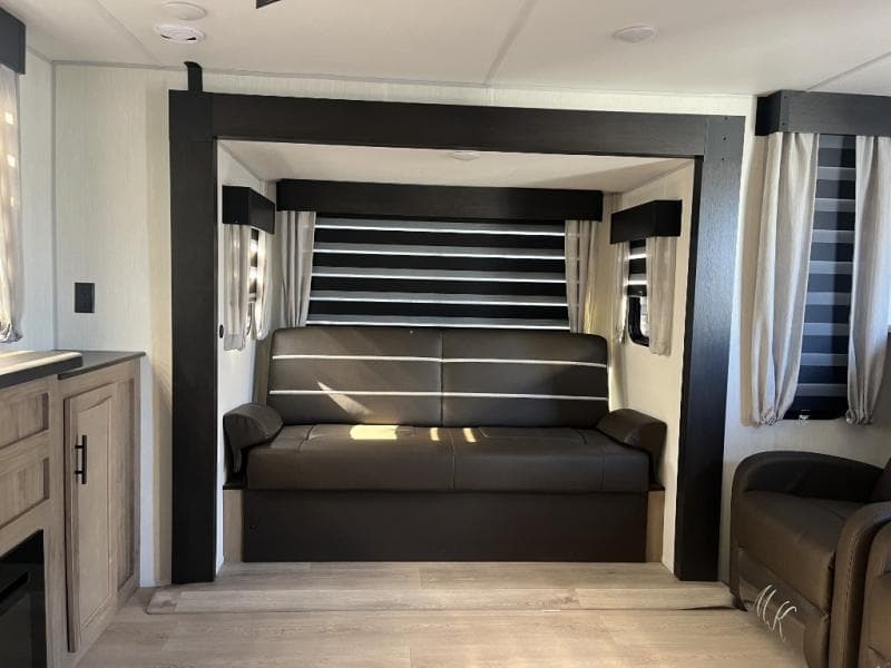 2025 Forest River 2025 Forest River Cherokee Wolf Den - thumbnail 12