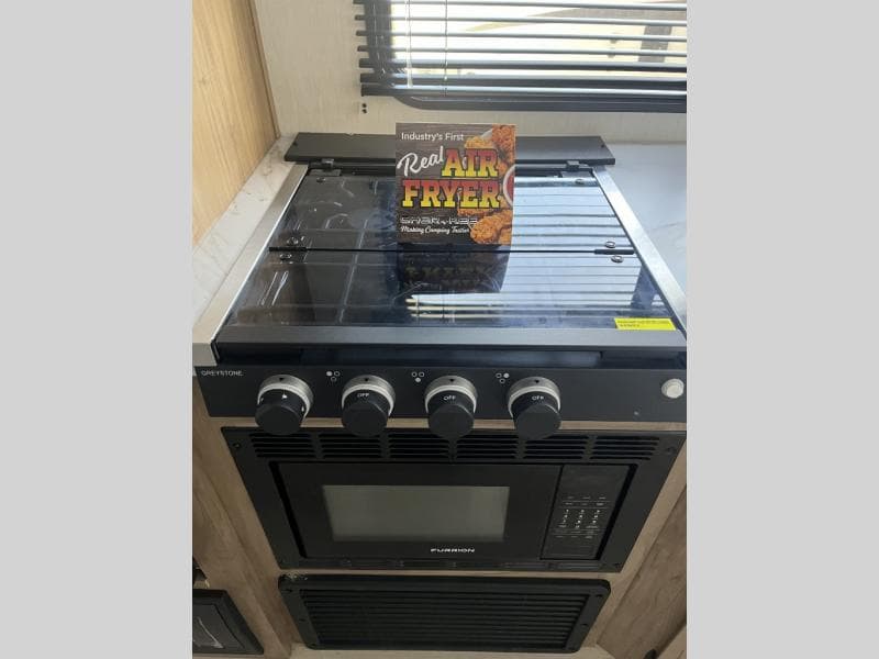 2025 Forest River 2025 Forest River Cherokee Wolf Den - thumbnail 19