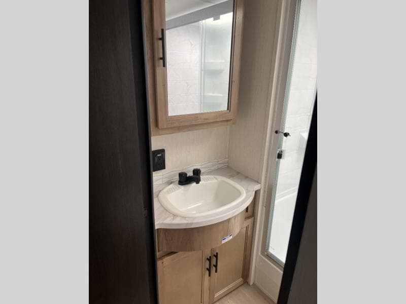 2025 Forest River 2025 Forest River Cherokee Wolf Den - thumbnail 25