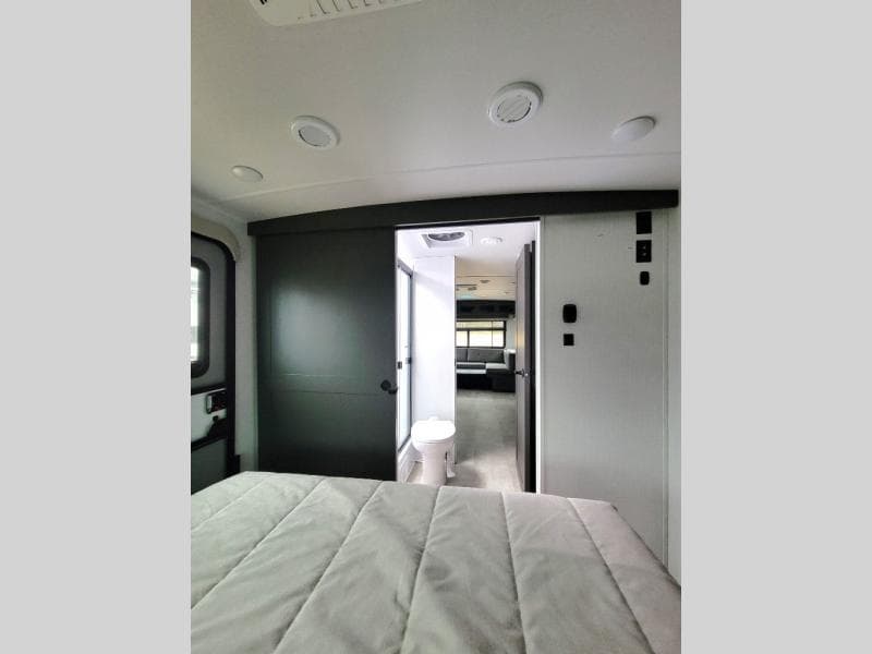 2025 Forest River 2025 Forest River Rockwood Ultra Lite - thumbnail 18