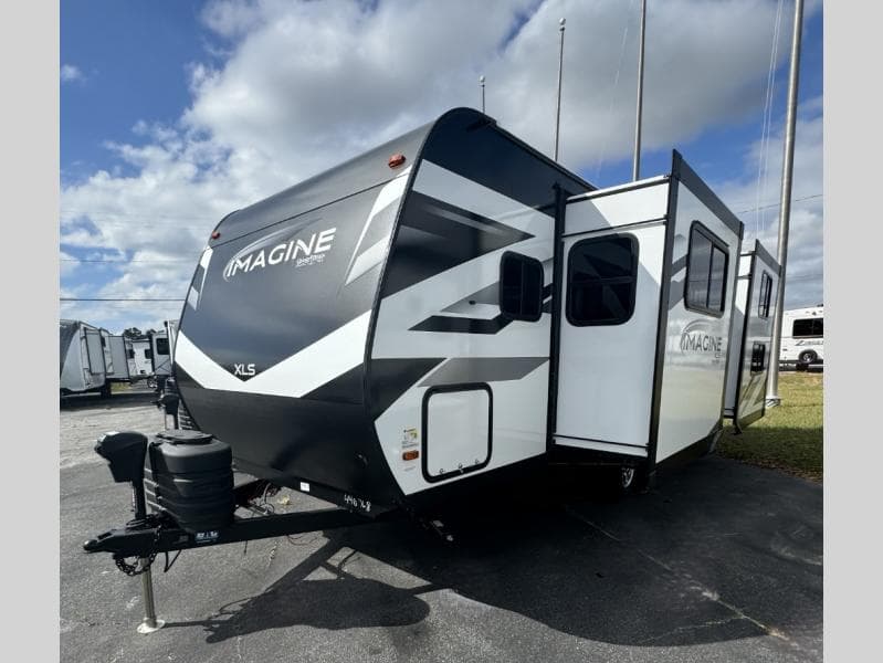 2025 Grand Design 2025 Grand Design Imagine XLS - thumbnail 3