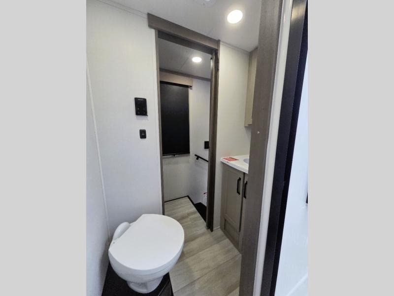 2026 Grand Design 2026 Grand Design Momentum M-Class - thumbnail 13