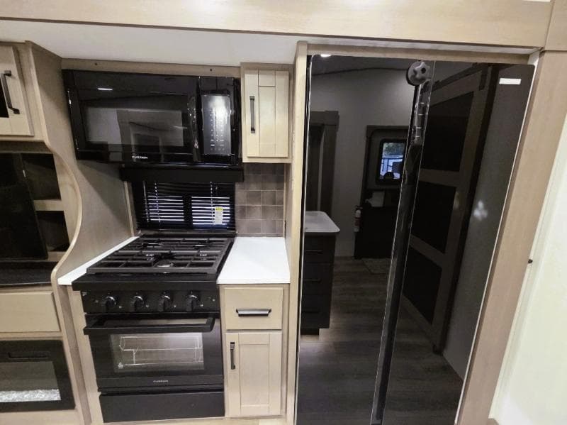 2026 Grand Design 2026 Grand Design Reflection - thumbnail 11