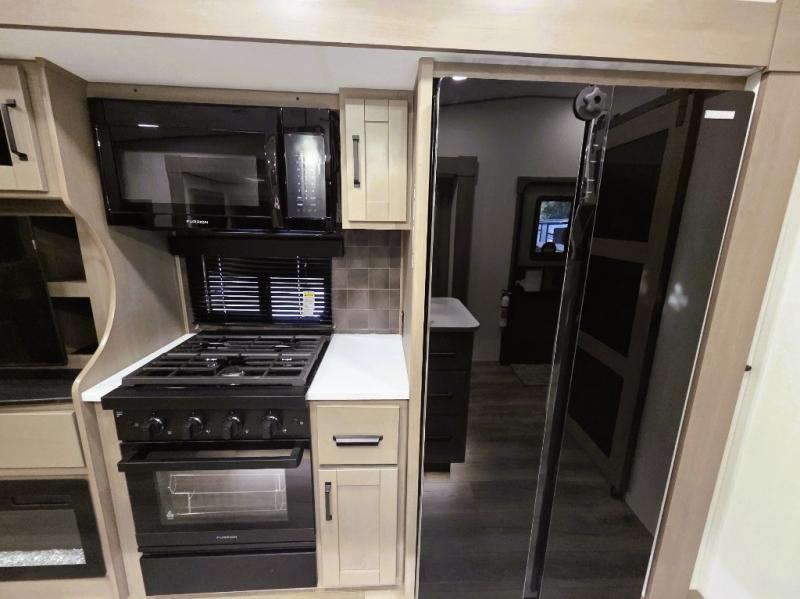 2026 Grand Design 2026 Grand Design Reflection - thumbnail 10