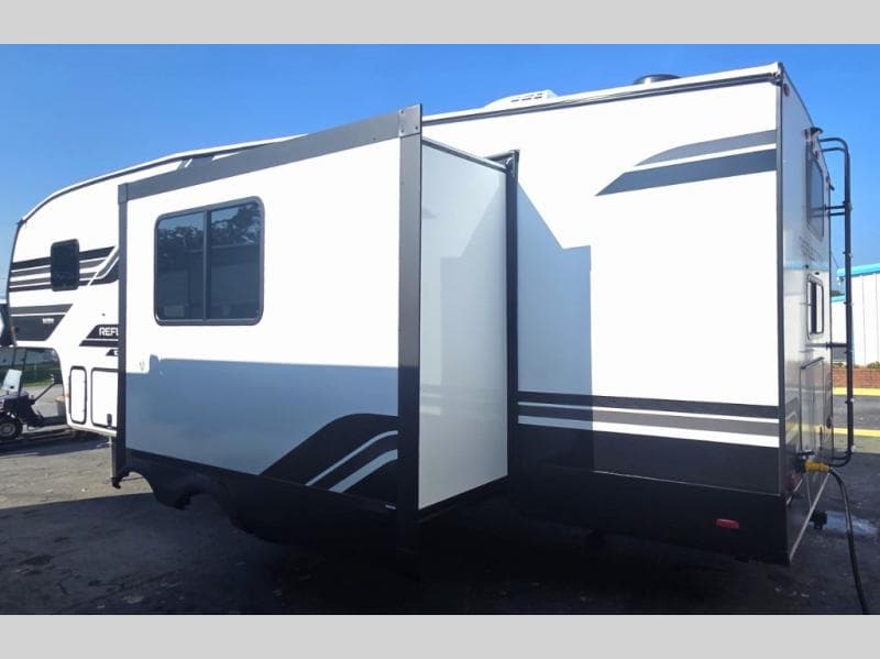 2026 Grand Design 2026 Grand Design Reflection 100 Series - thumbnail 4