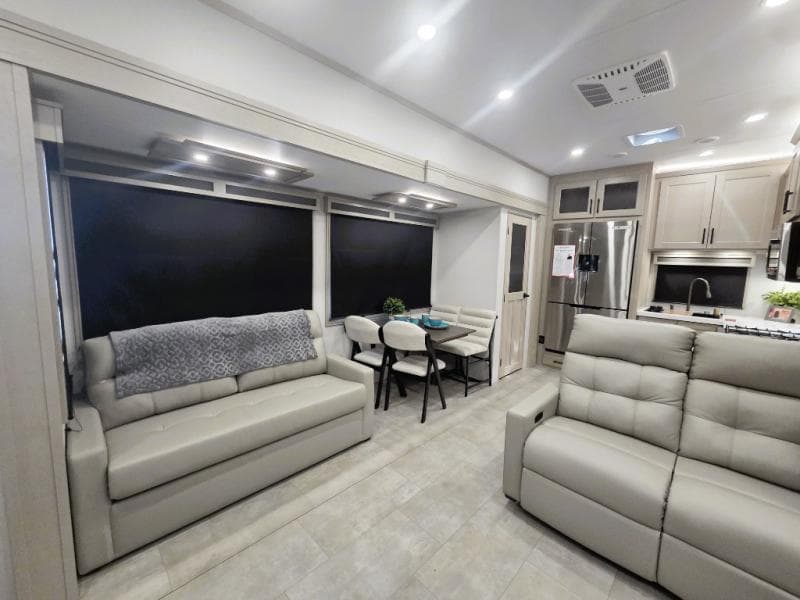 2026 Grand Design 2026 Grand Design Solitude - thumbnail 8