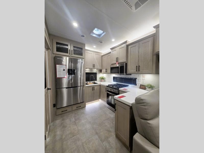 2026 Grand Design 2026 Grand Design Solitude - thumbnail 10