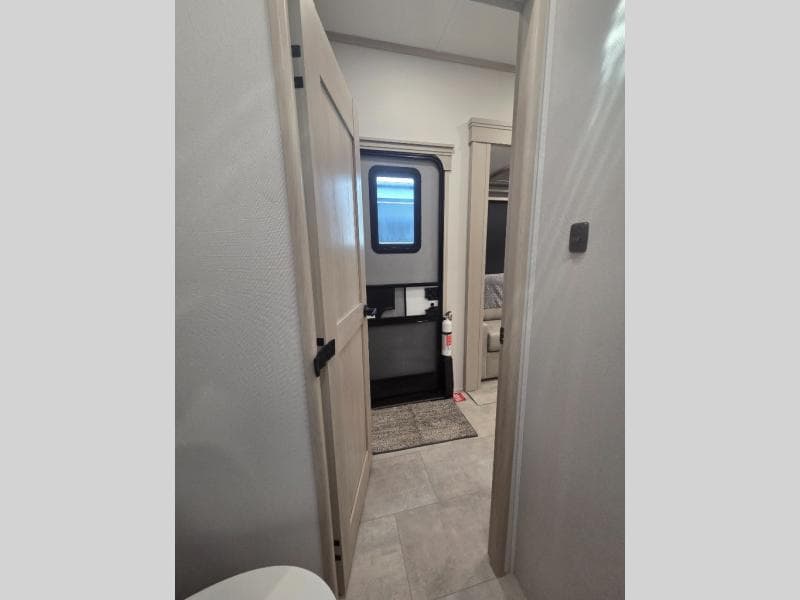 2026 Grand Design 2026 Grand Design Solitude - thumbnail 19