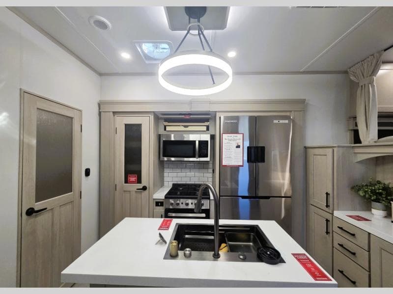 2026 Grand Design 2026 Grand Design Solitude - thumbnail 7