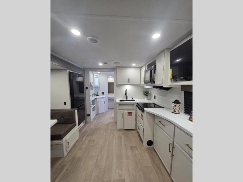 2026 Grand Design 2026 Grand Design Transcend - thumbnail 8