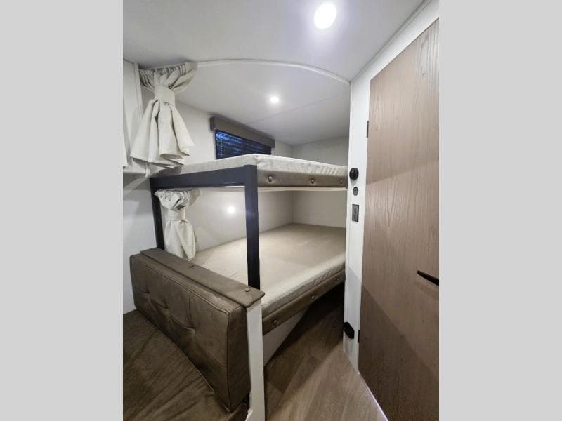 2026 Grand Design 2026 Grand Design Transcend - thumbnail 7