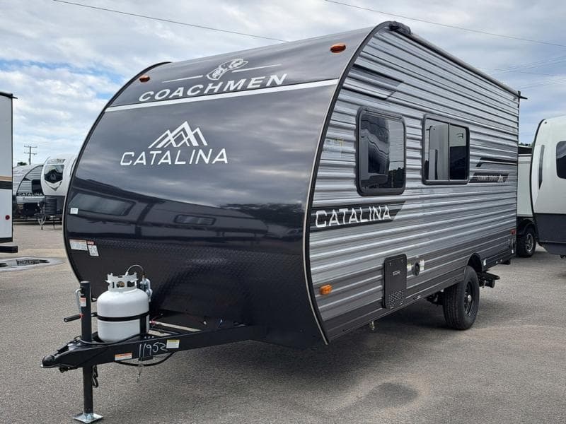 2026 Coachmen 2026 Coachmen Catalina Summit Series 7 - thumbnail 2