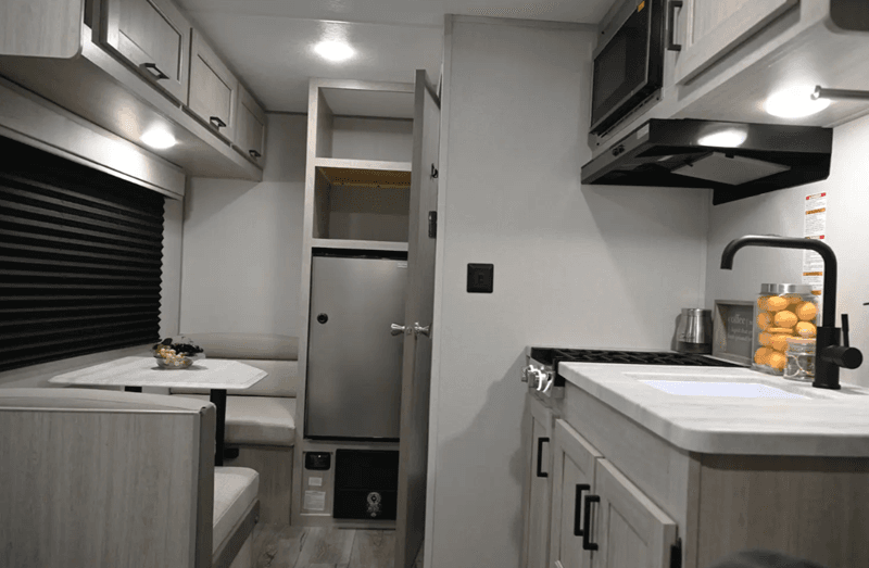 2026 Coachmen 2026 Coachmen Catalina Summit Series 7 - thumbnail 37