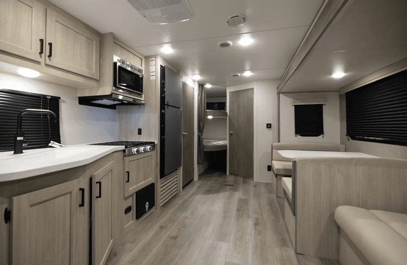 2026 Coachmen 2026 Coachmen Catalina Summit Series 8 - thumbnail 24